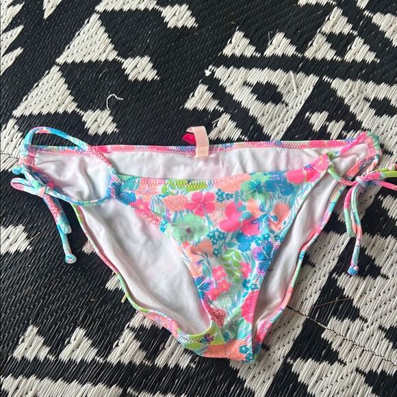 Victoria's Secret Vibrant Floral Bikini Top   D - Picture 3 of 5